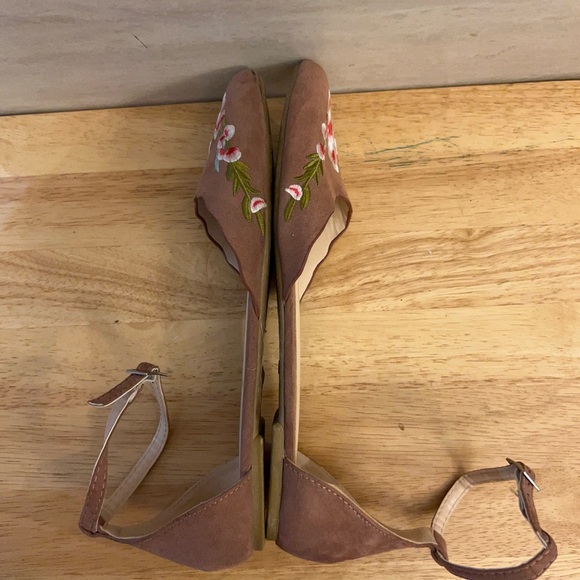 Qupid Brown Embroidered Pointed Ankle Strap Sandals - Picture 7 of 8